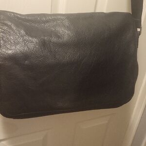 Kenneth Cole Black Leather Messenger Bag